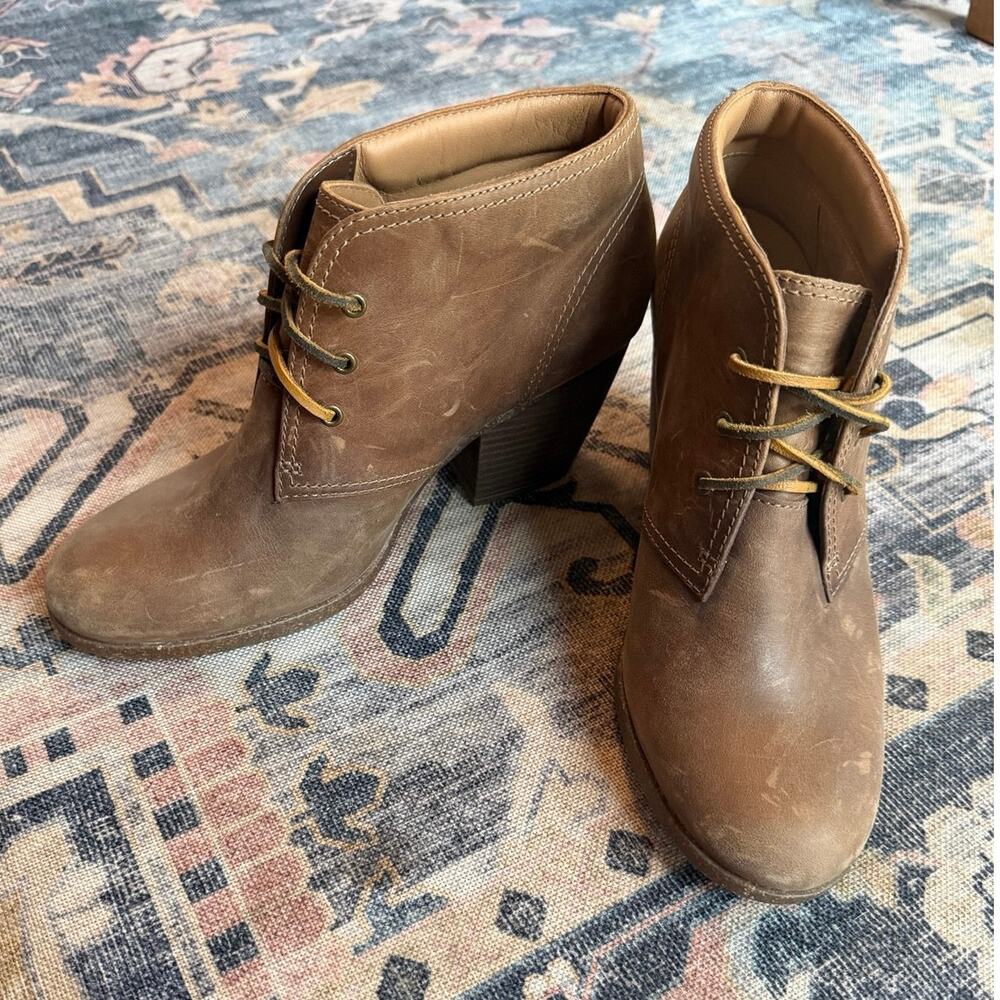 Clarks Bergen Lace Unstructured Brown Leather Block Heel Booties Size 9.5 /EU 41